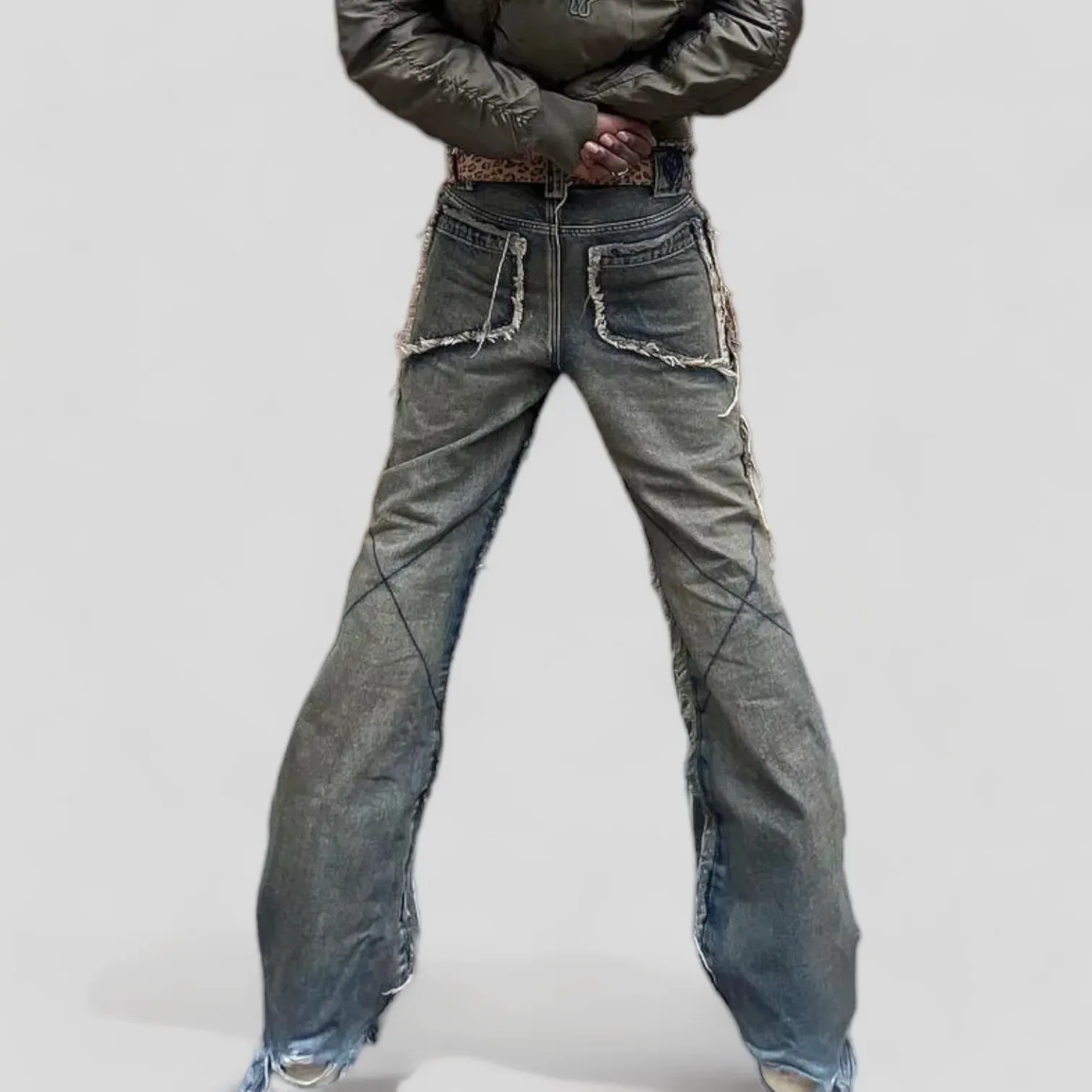 Relaxed fit bootleg jeans with fray edges