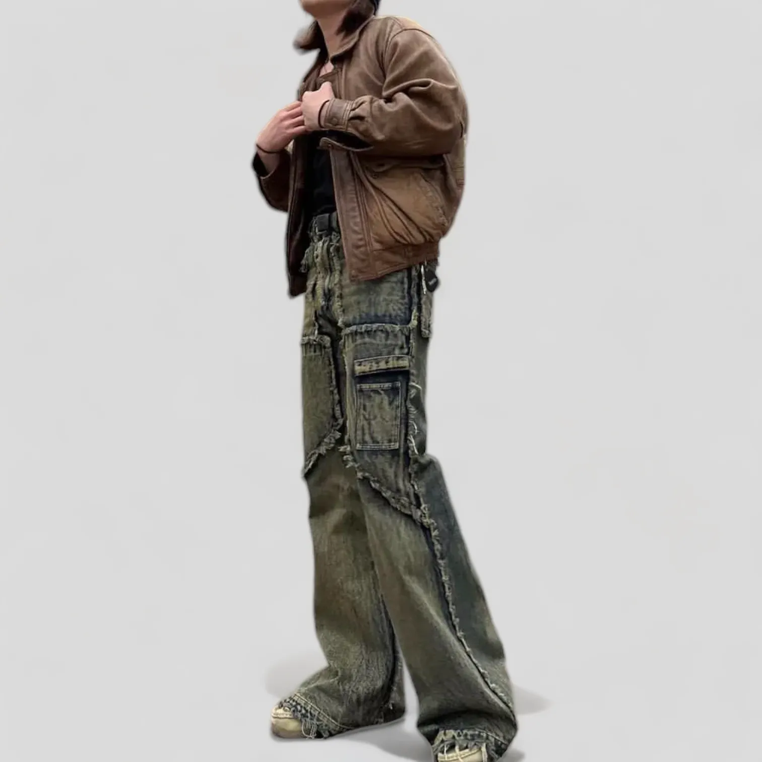 Relaxed fit bootleg jeans with fray edges