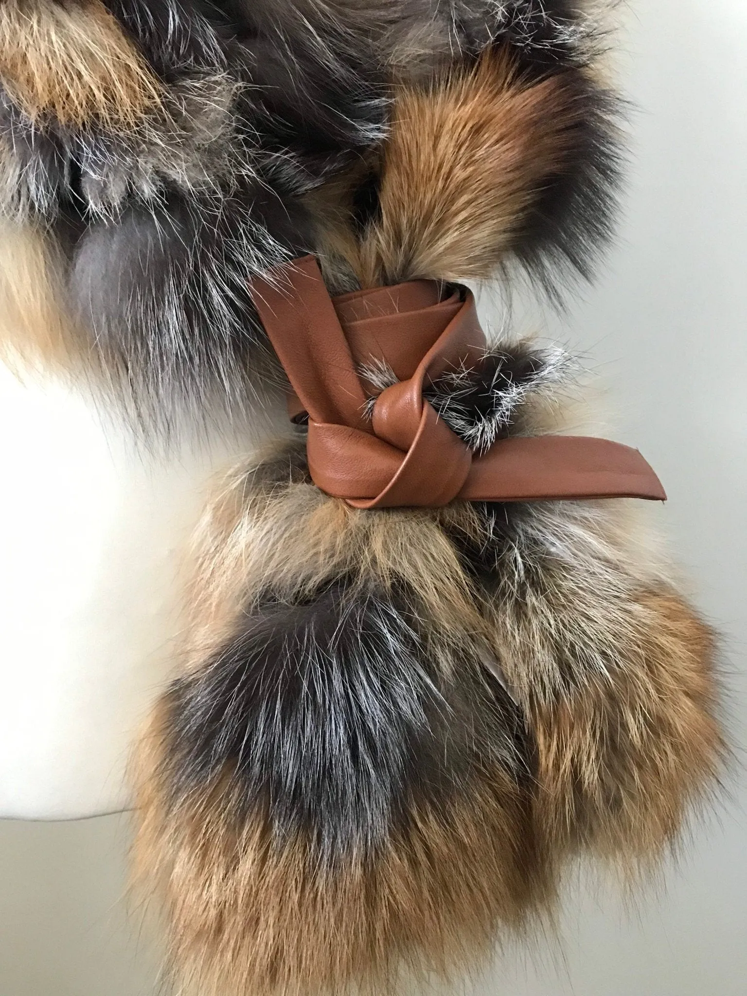 Scarf cape made of natural fox fur, lined fox fur scarf, fox fur scarf with pockets