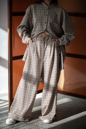 Wide-leg plaid trousers with front pleats for women
