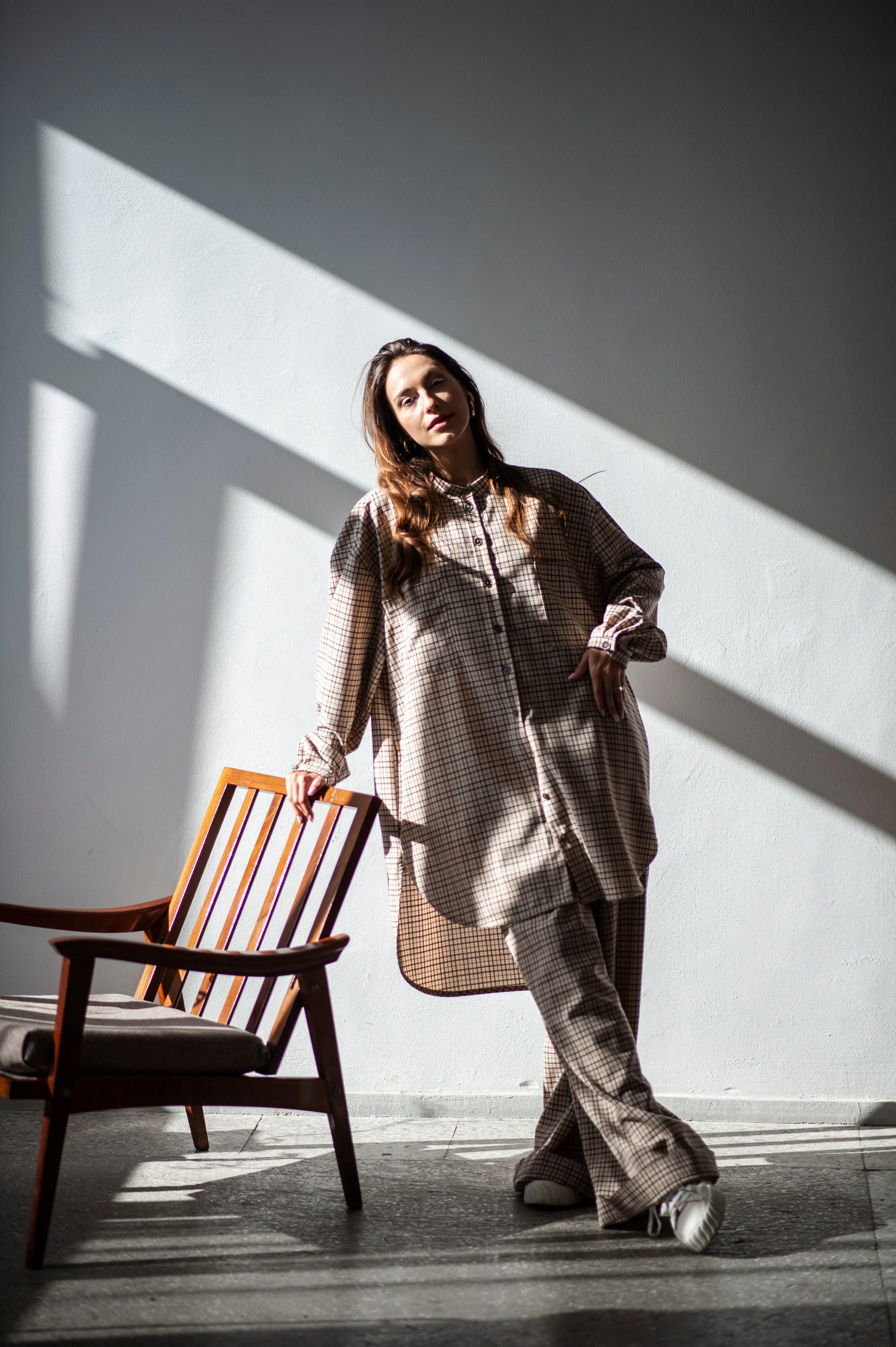 Wide-leg plaid trousers with front pleats for women